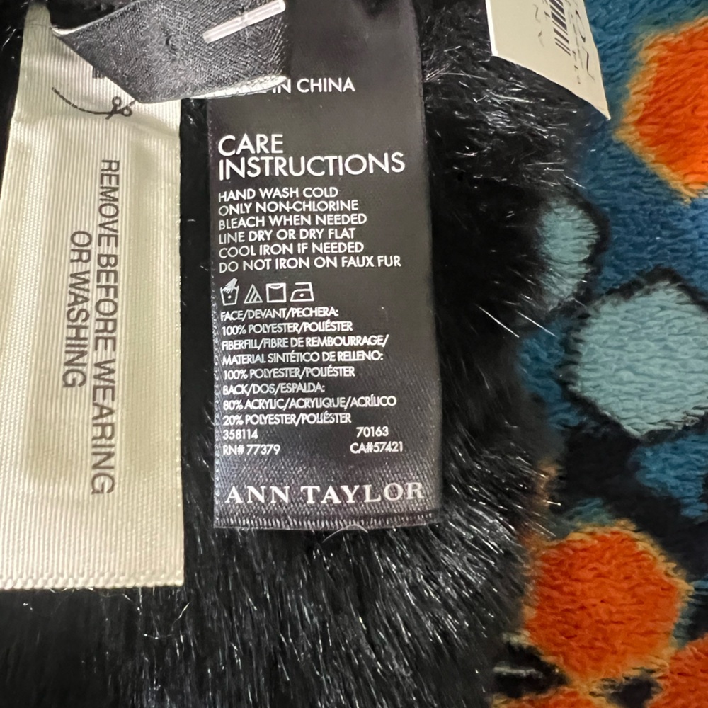 Ann Taylor Women’s Faux Fur infinity scarf Black NEW NWT - Picture 4 of 5